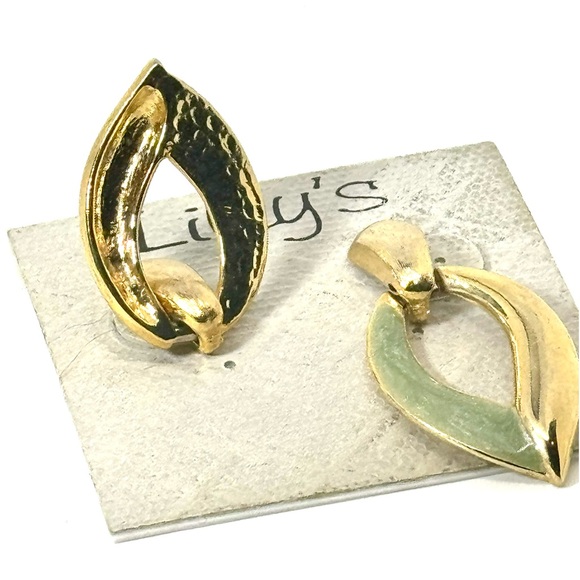 Vintage Gold & Mint Enamel Drop Earrings by Lilly’s - Classic & Elegant Design - Picture 6 of 8